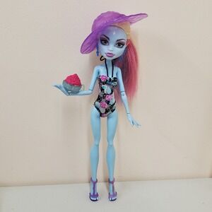 Monster High SKULL SHORES Abbey Bominable Swim Mattel Doll 2011